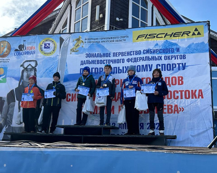Горнолыжники «Сибсканы» завершили сезон медалями